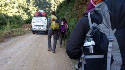 Dividindo o espaço com as vans.